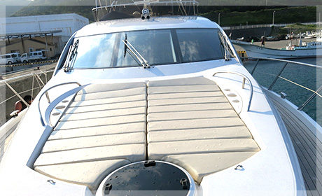 ボートの前方のスペースを活用したバウマットが快適！